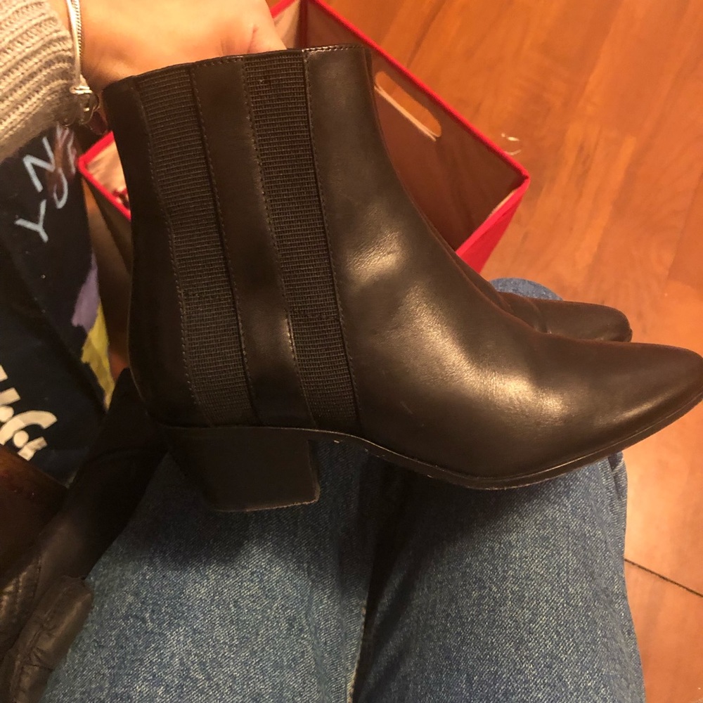 Saint Laurent Chelsea Boots